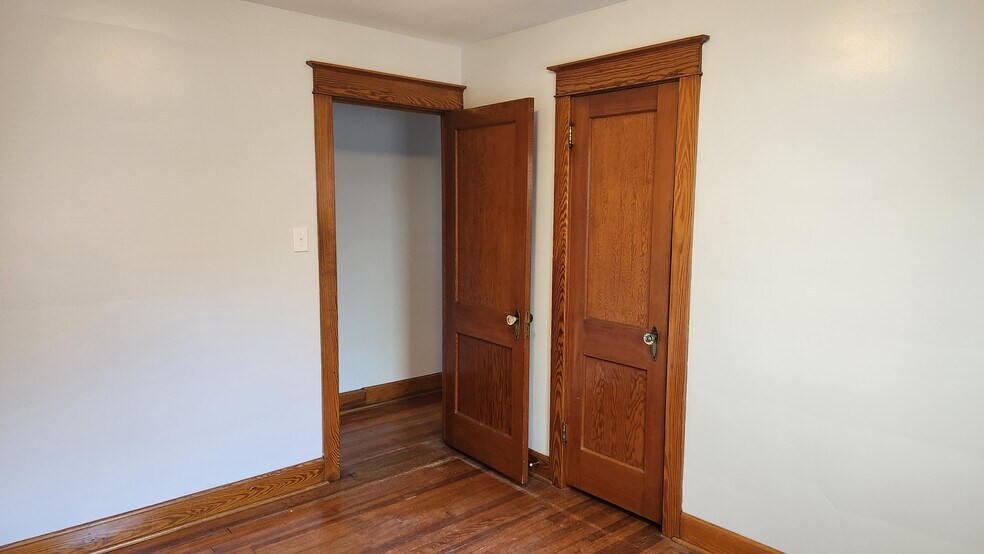 Building Photo - 26 W Areba Ave