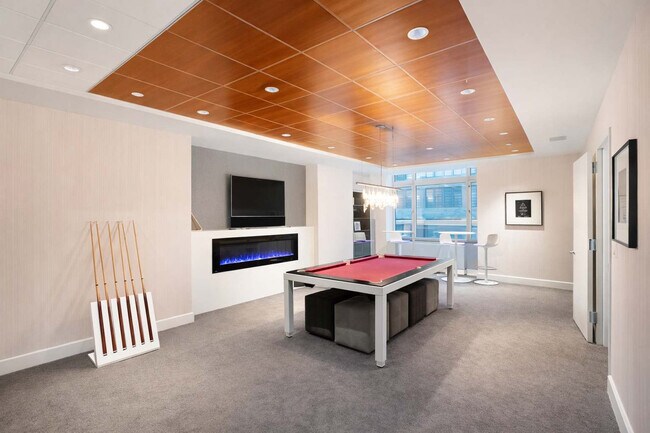 Building Photo - 350 W 43rd St