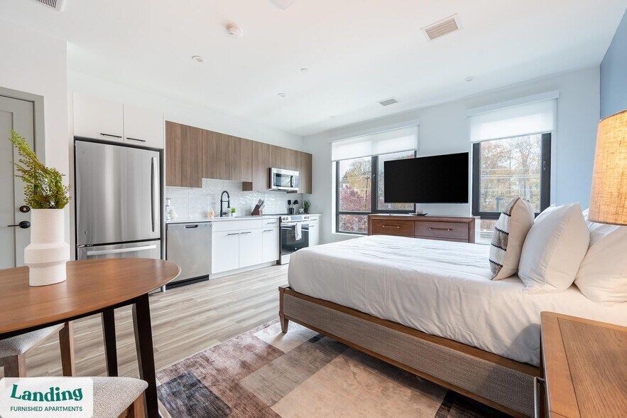 Primary Photo - 39 Railroad Ave