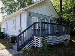 Building Photo - 4717 Willow Dr