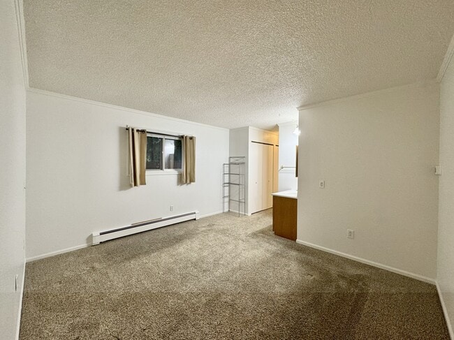 Building Photo - 8224 Poplar Ave