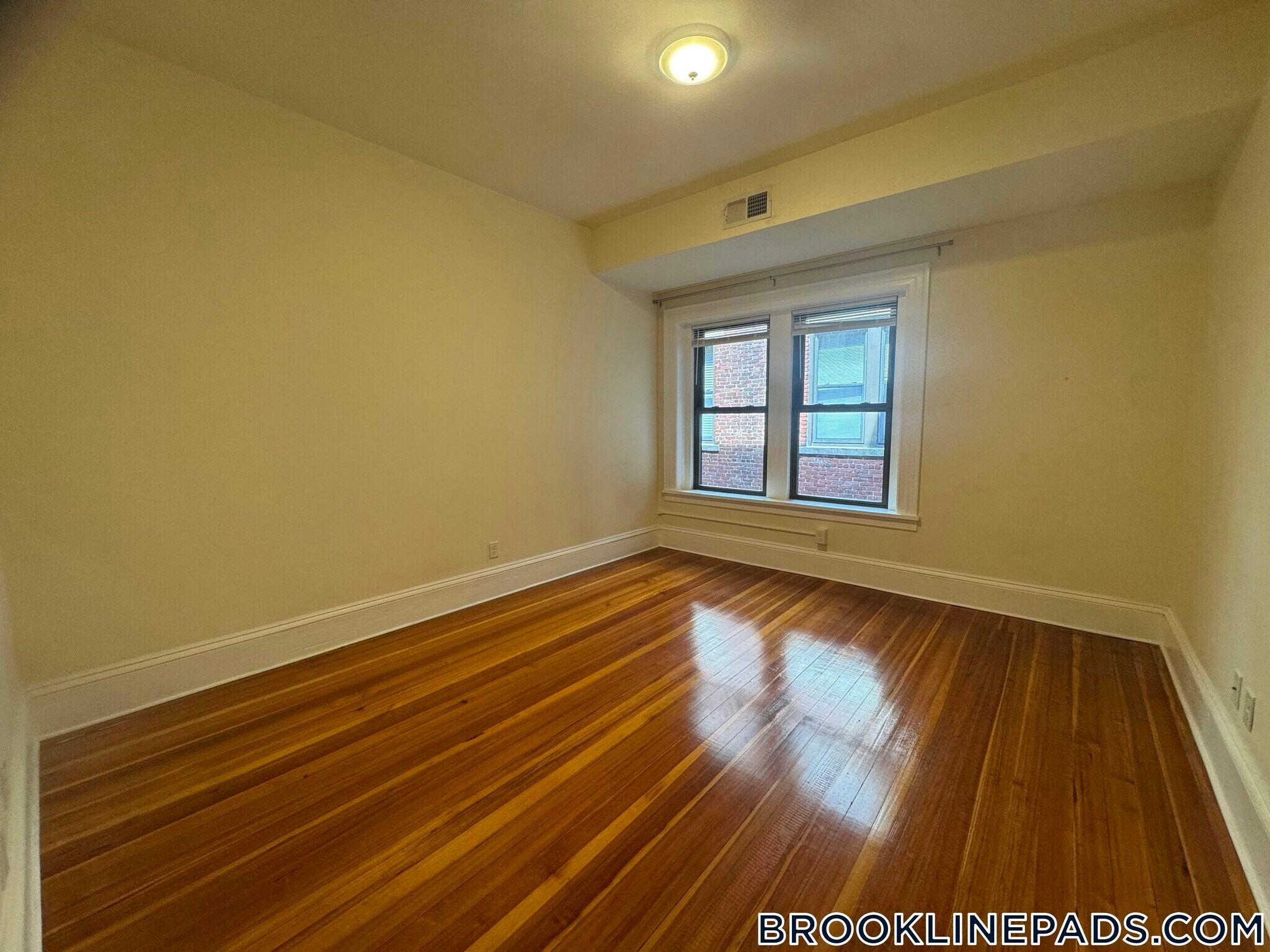 Building Photo - 1463 Beacon St