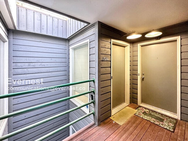 Building Photo - 1594 Bradley Dr