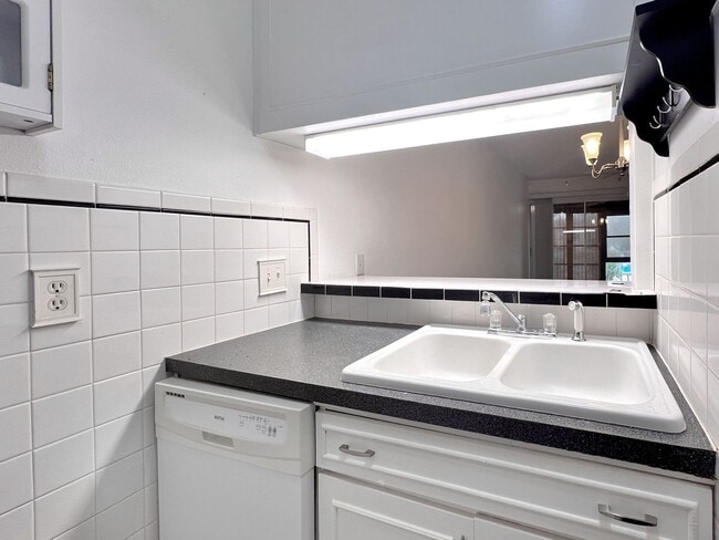 Building Photo - Two-Bedroom Condo in Winter Haven