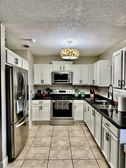 Building Photo - 7303 Perugia Ave