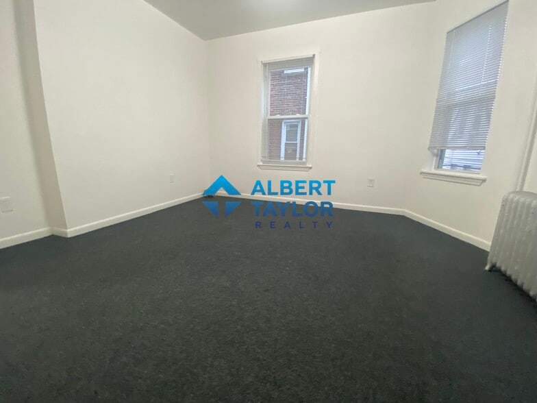 Building Photo - 10 Parker Hill Ave