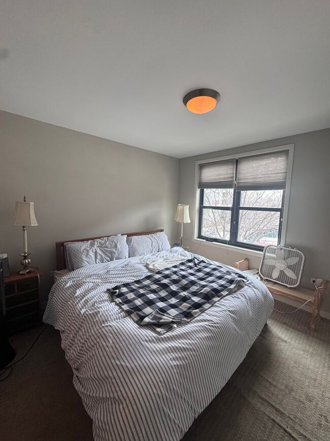 Building Photo - Luxurious 3-Bedroom, 3-Bath Townhouse Loca...