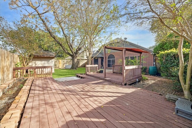 Building Photo - 9126 Bearcove Cir