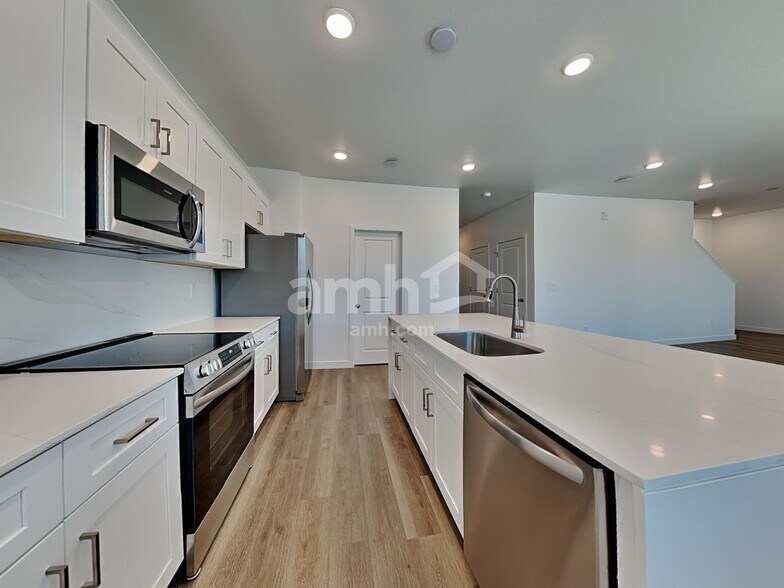 Building Photo - 9757 W Luxton Ln