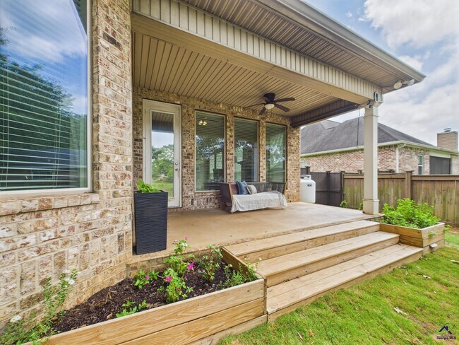 Building Photo - 205 Pebble Stone Pl