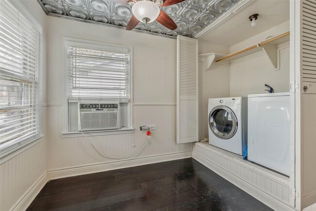 Building Photo - 1116 Kettler St