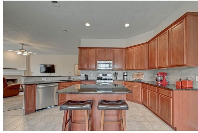 Building Photo - 2203 Winchester Lake