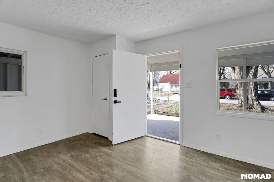 Building Photo - 878 Antwerp Rd