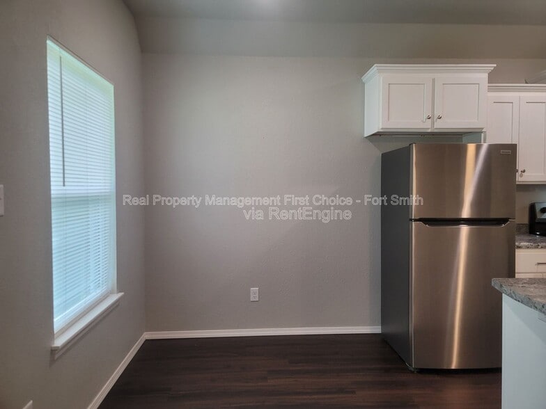 Building Photo - 2124 Ingalls Ln