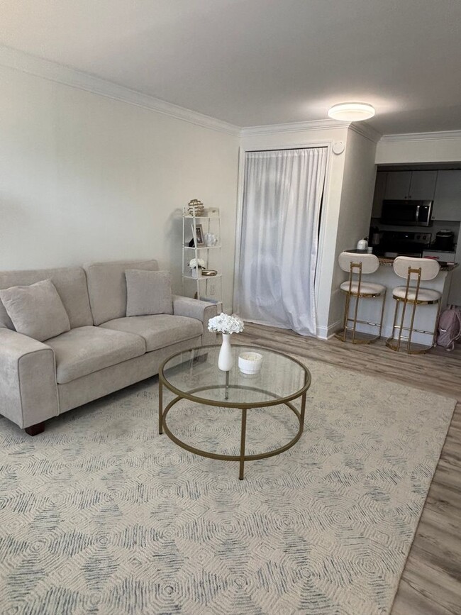 Building Photo - Spacious 3BR/2BA Condo Near UTK – Updated,...