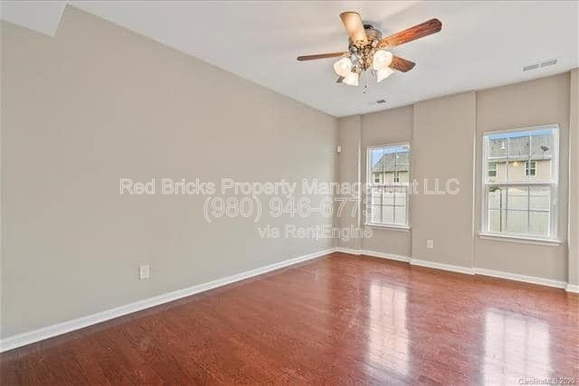 Building Photo - 2420 Silverthorn Dr