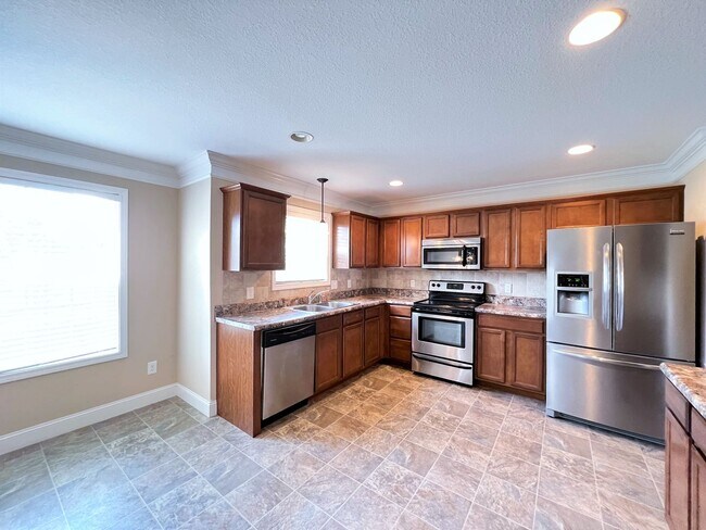 Building Photo - SPACIOUS 2 STORY HOME WITH 3 BEDROOM, 2.5 BATHROOM IN KARNS!!