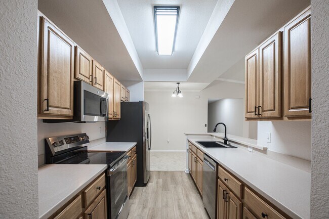 Building Photo - Stunning Condo with Garage
