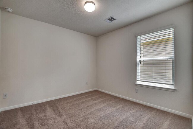 Building Photo - 18214 Sessile Oak Dr