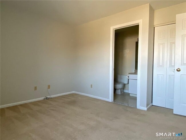 Building Photo - 560 Silver Sands Rd