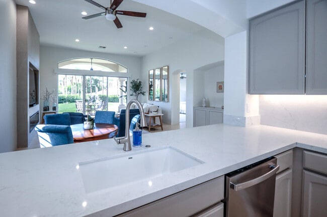 Building Photo - 48295 Casita Dr