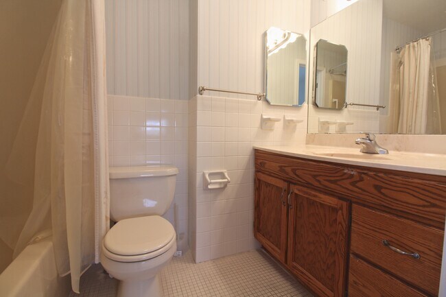 Building Photo - 214 Troon Ct