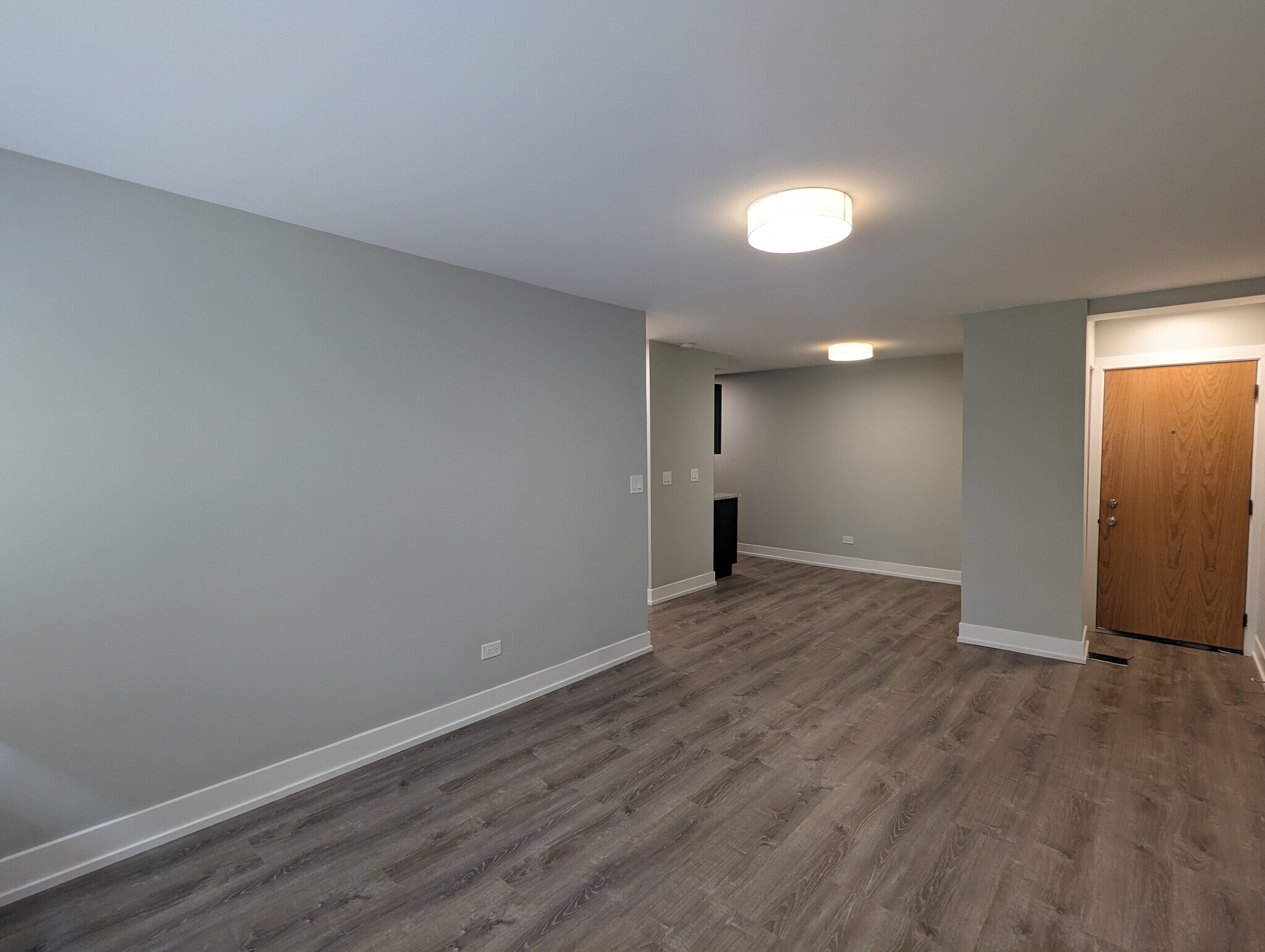 Building Photo - 456 W Barry Ave
