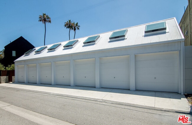 Building Photo - 1813 Penmar Ave