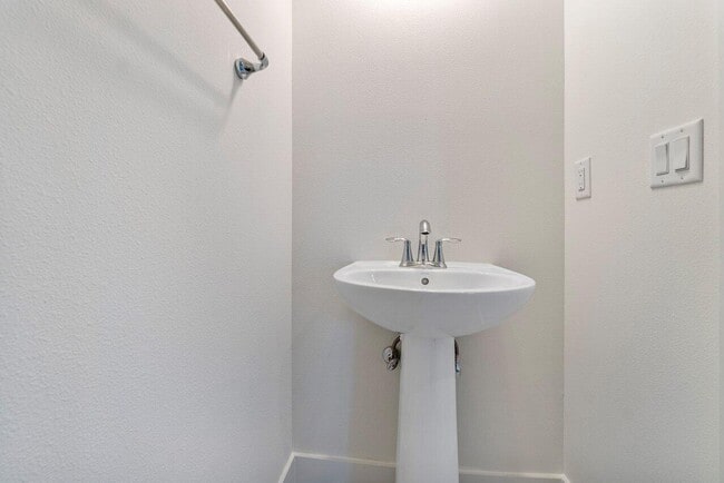 Building Photo - 119 Diamante Way