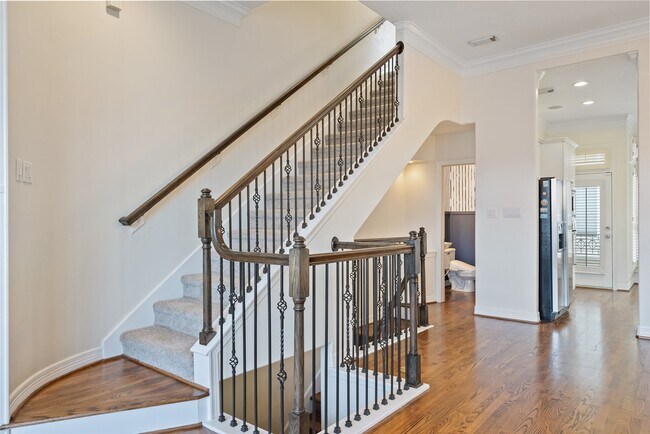 Building Photo - 1515 Hyde Park Blvd