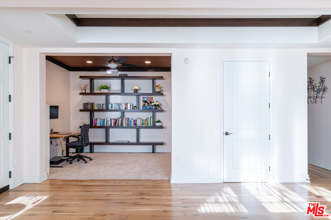 Building Photo - 6241 Crescent Park W