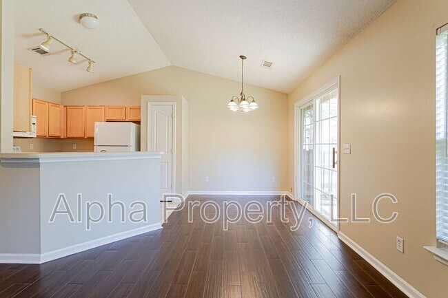 Building Photo - 305 Riello Dr