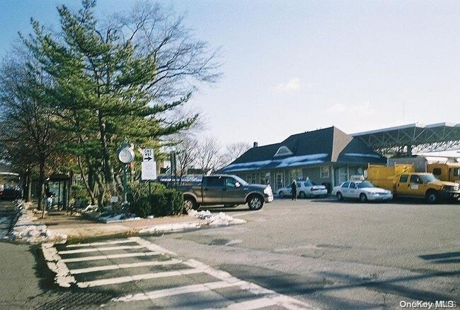 Building Photo - 5 Carlton Ave