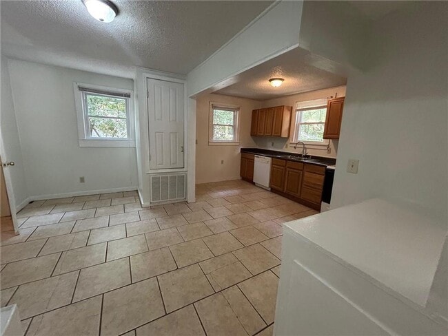 Building Photo - 909 Pansy Ct