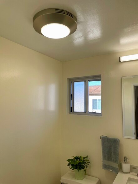 Bathroom 1 - 2742 Meadow Lark Dr