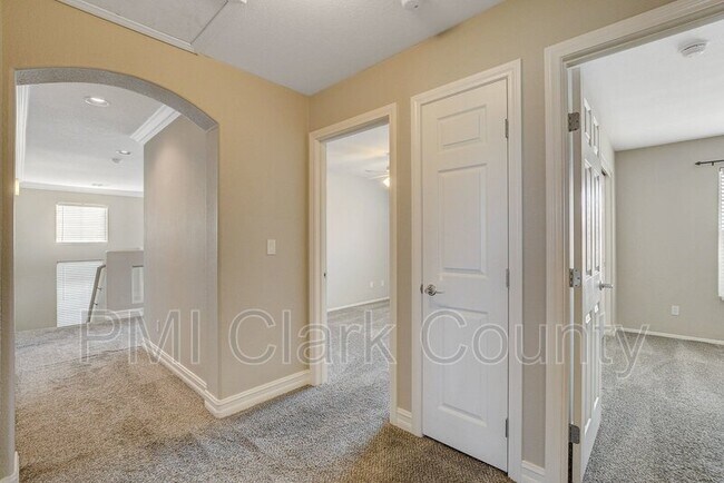Building Photo - 8912 Ochoa St