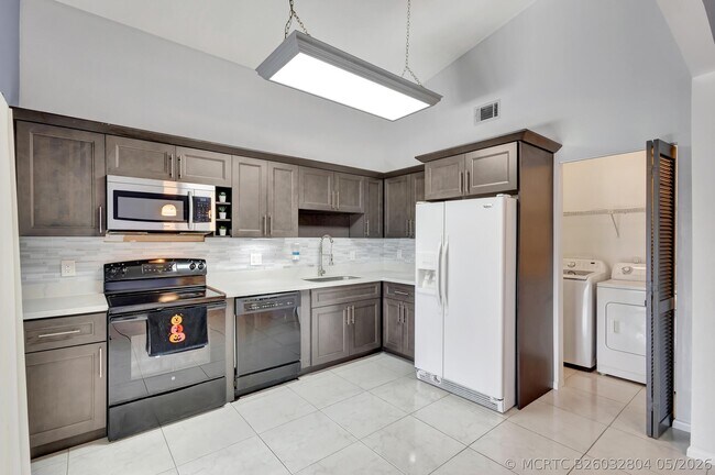 Building Photo - 4385 Willow Brook Cir