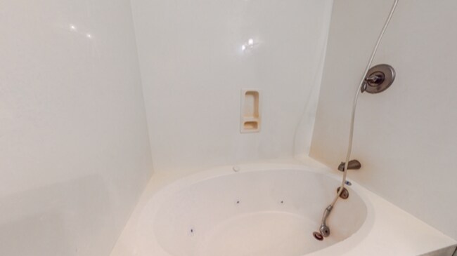 Building Photo - 3/2 with Den and extra long single car gar...