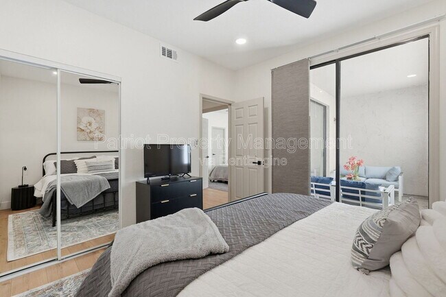 Building Photo - 9708 E Vía Linda