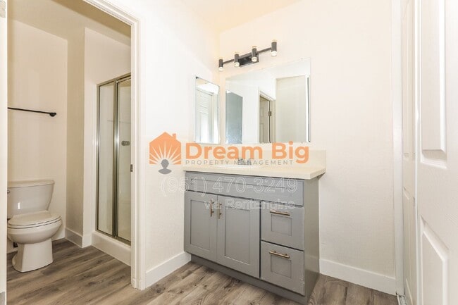 Building Photo - 2844 Oak Creek Dr