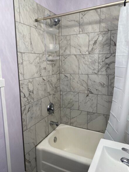 Bathtub & Shower - 215 Maple St