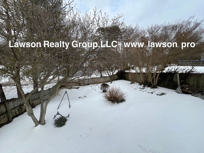 Building Photo - Heart of Grandin Court- Location, Location, Location!