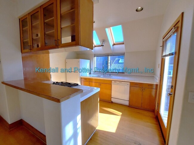 Building Photo - Unique Yacht Harbor 3bed/2bath Home with S...