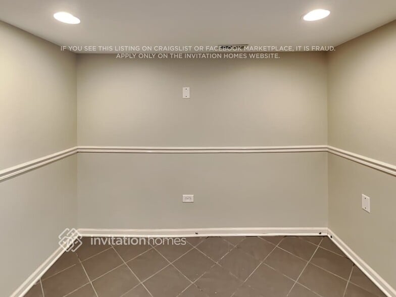 Building Photo - 1939 N Sayre Ave