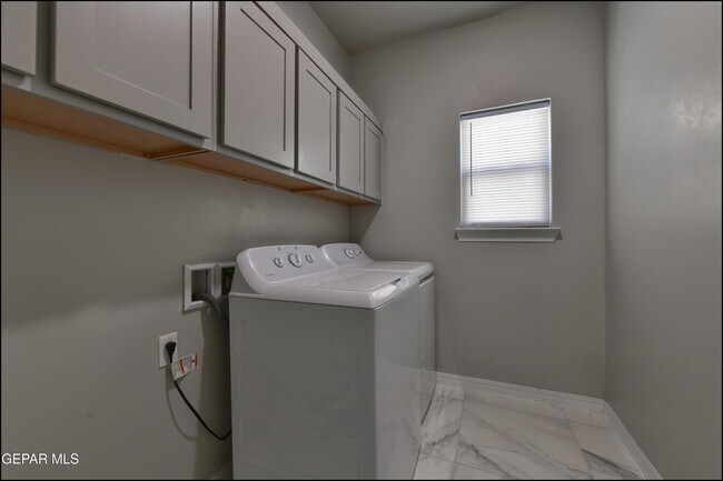 Building Photo - 600 Logwood Ave