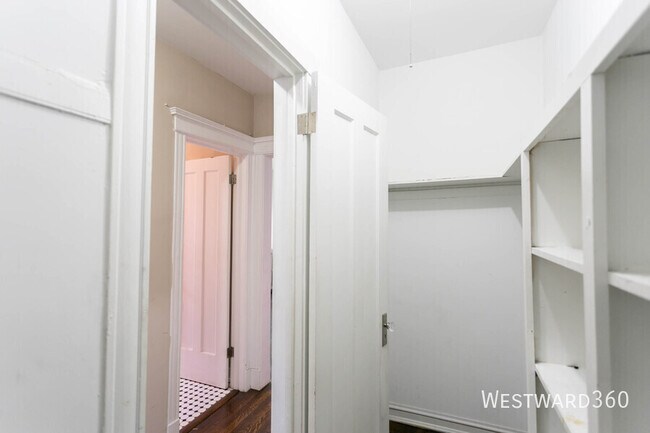 Building Photo - 5417 S Drexel Ave