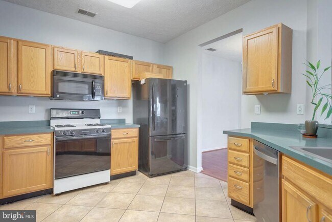 Building Photo - 2400 Chestnut Terrace Ct