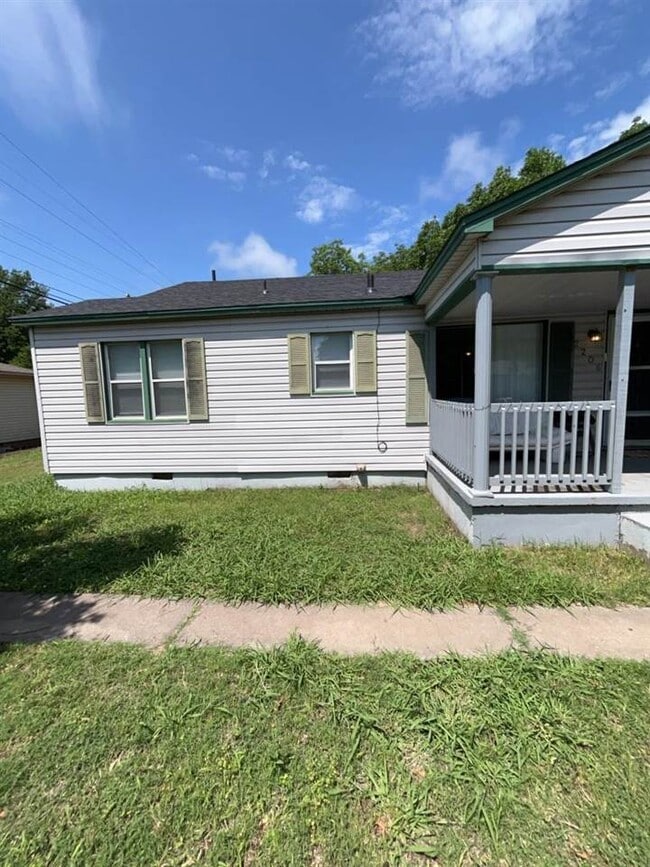 Building Photo - 2206 NW 19th St