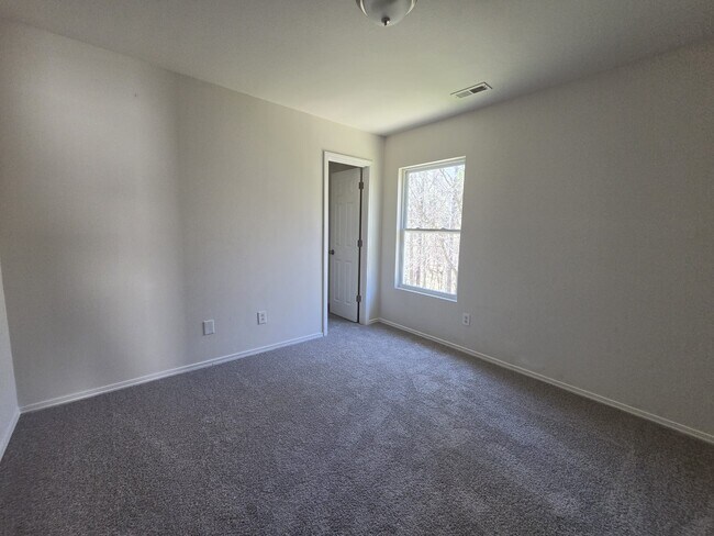 Building Photo - 2701 Buckleigh Dr