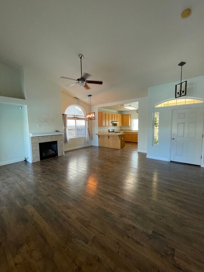 Building Photo - Luxury 3 Bed / 2 Bath Home with Pool and Solar Panels – Available 4/1/2026